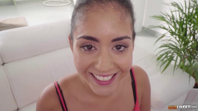 Превью Латиночка на диване кончает от вагинала
№ 1821