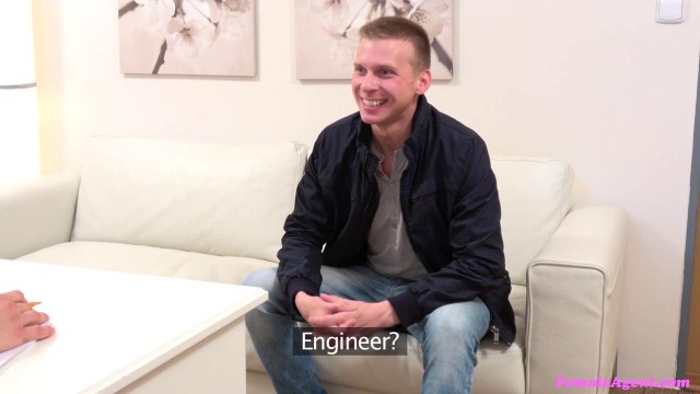 Превью Молодой парень пришел на порно кастинг № 344