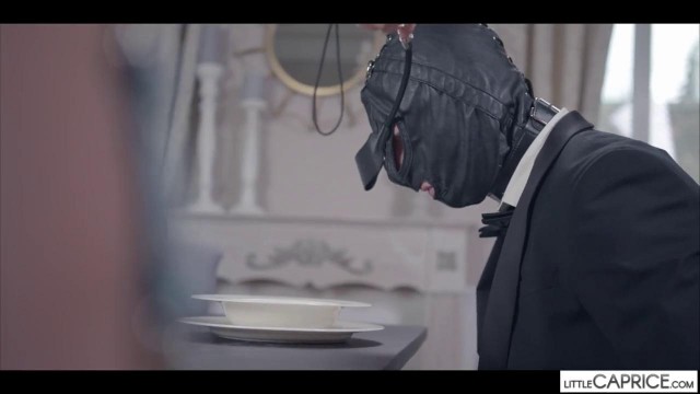 Превью Раб в кожаной маске трахается с Госпожой № 36882