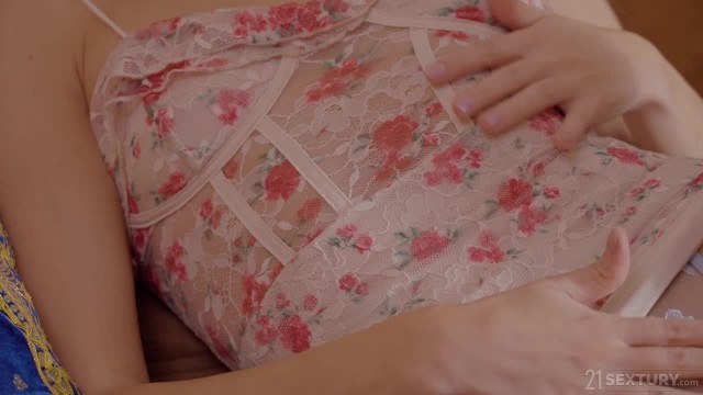 Превью Соседка спустила трусики для секса с любовником № 44145