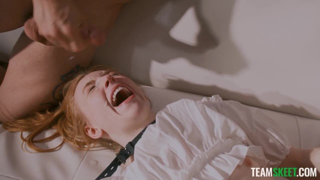 Превью Худенькая девушка трахается с двумя членами № 44196