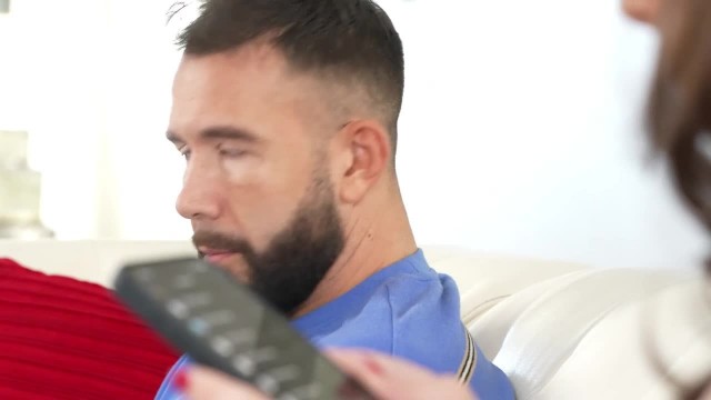 Превью Бородатый парень трахает брюнетку и доводит ее до оргазма № 44218