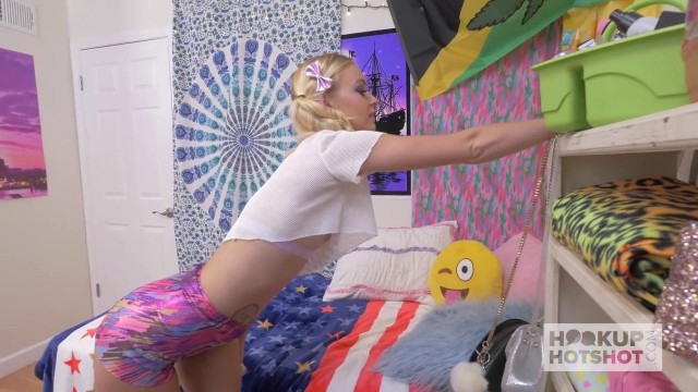 Превью Большой член для тугих дырочек блондинки
№ 9657